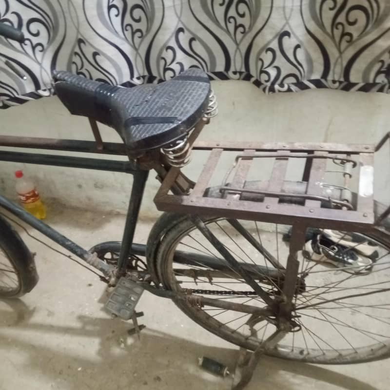 03030987199دونوں سائیکلیں سراب کی ہیں ایک بڑی سائیکل ہےے 2