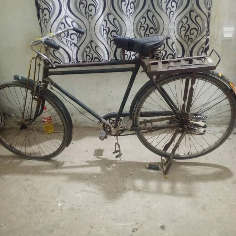 03030987199دونوں سائیکلیں سراب کی ہیں ایک بڑی سائیکل ہےے 8