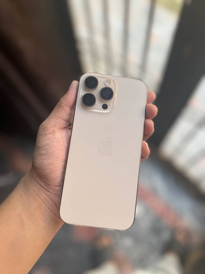 Apple iPhone 16 Pro Max 3