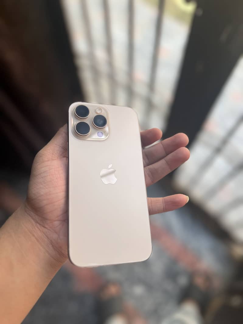 Apple iPhone 16 Pro Max 5