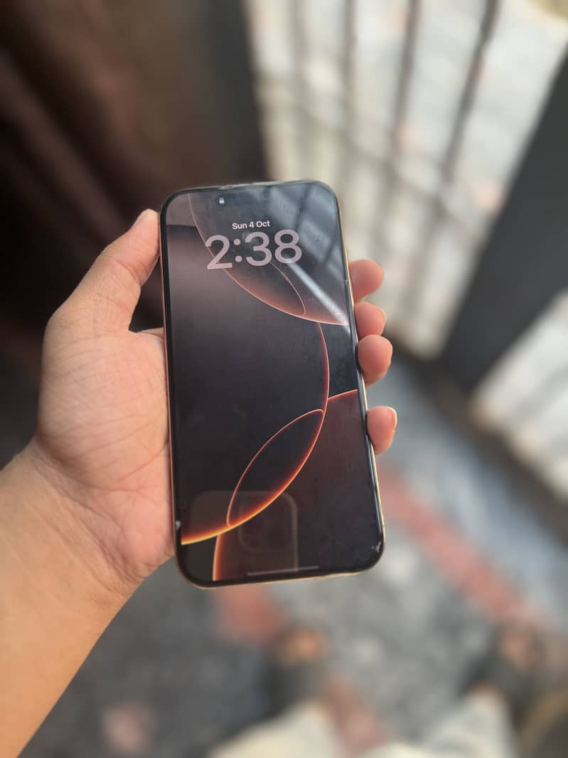 Apple iPhone 16 Pro Max 6