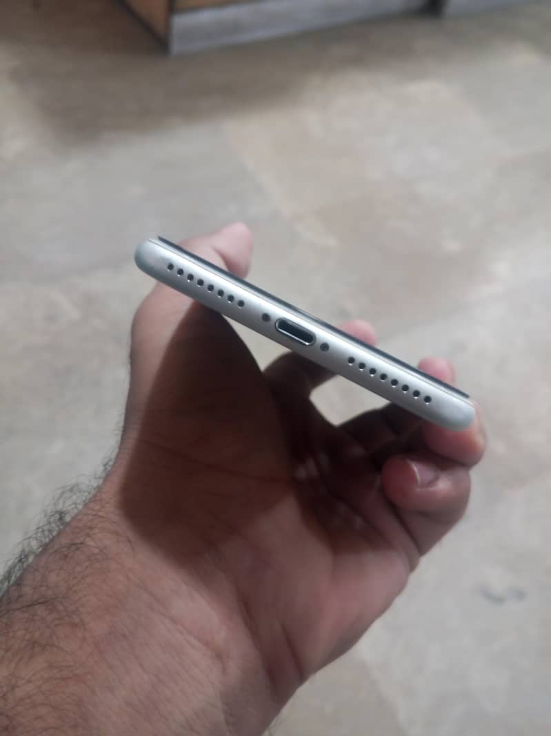 Apple iPhone 7 Plus 2