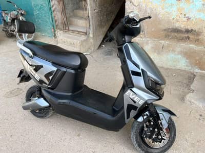 EVEE GEN-Z Electric Scooter — Graphene | 11 Months Used