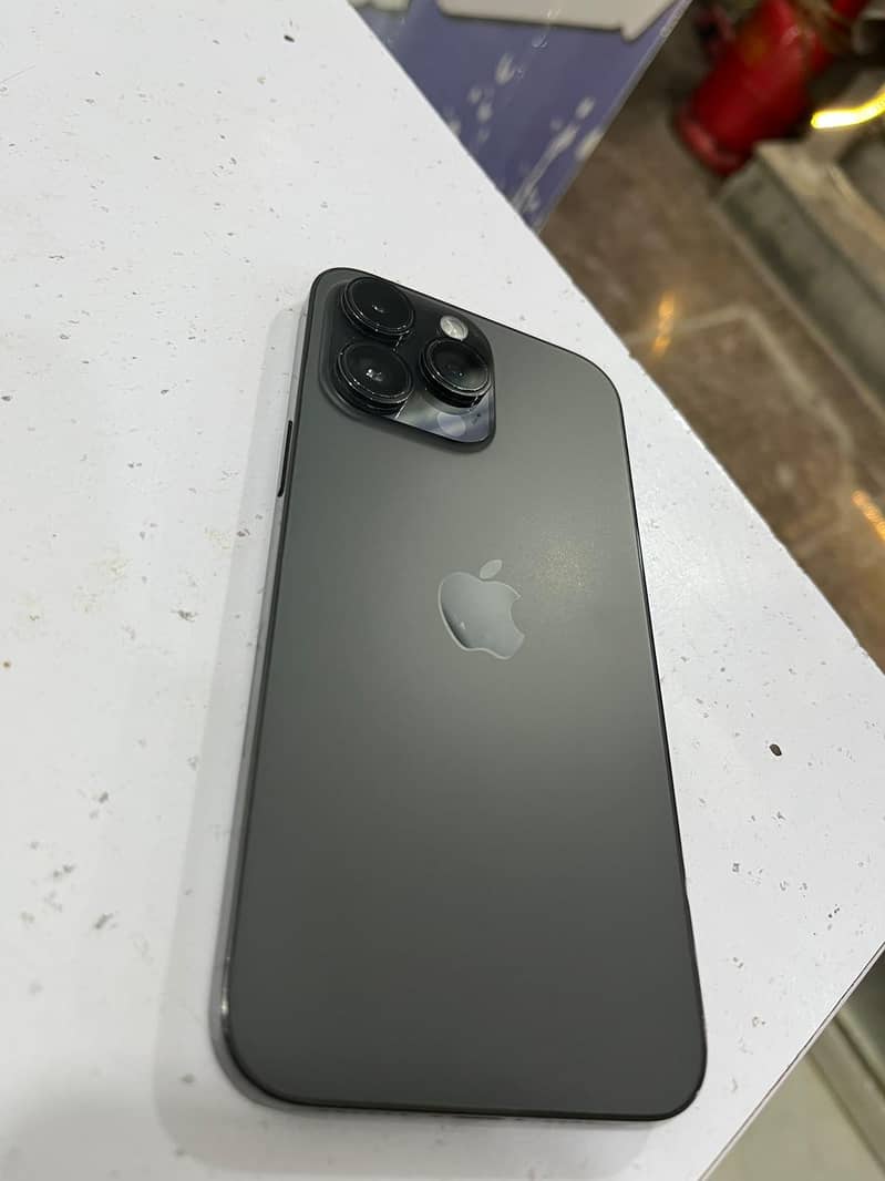 Apple iPhone 14 Pro Max 1