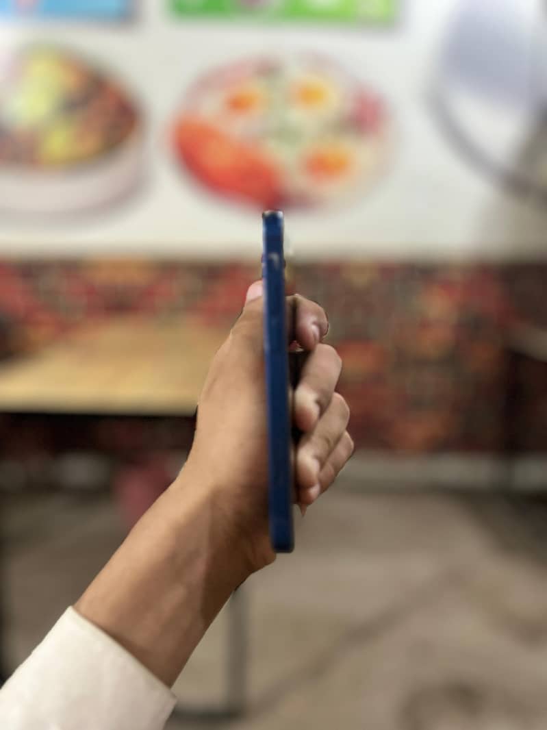 Apple iPhone 12 mini 4