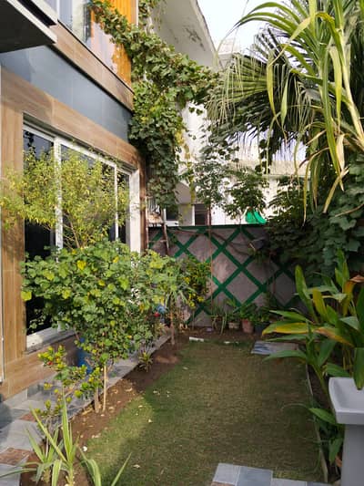 Beautiful Location 10 Marla House For Sale