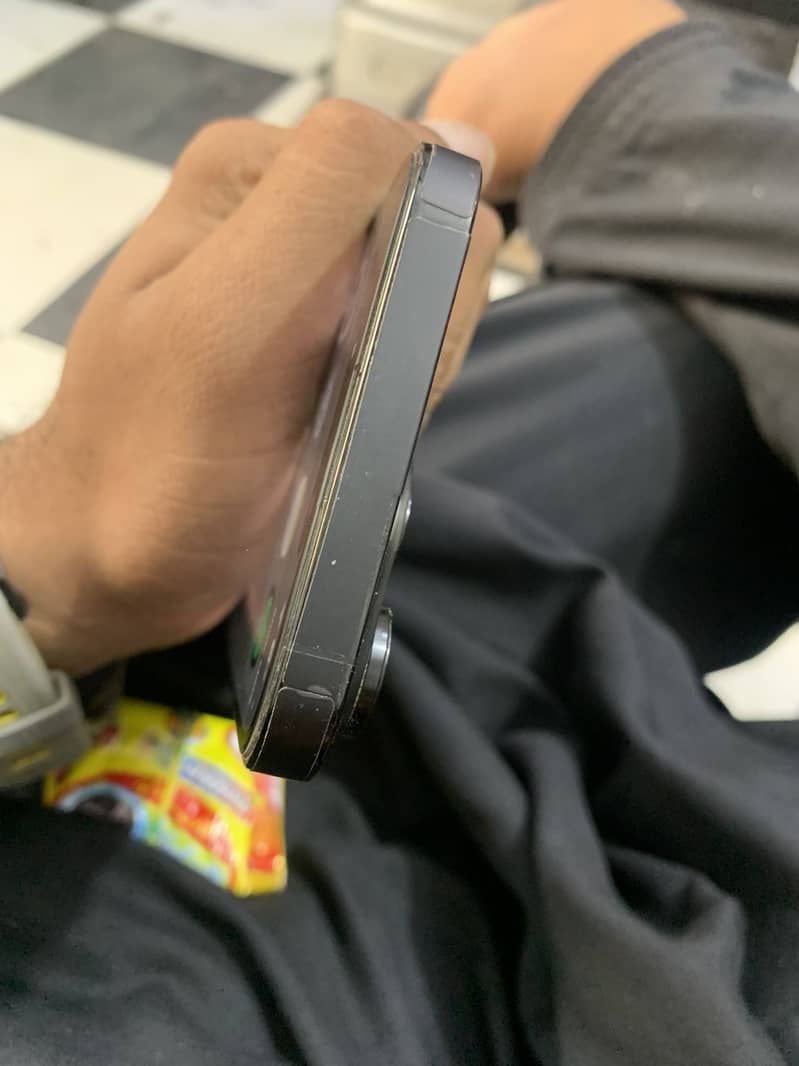 Apple iPhone 14 Pro Max 1