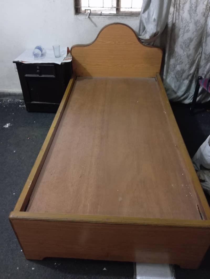 BEd with side table 0