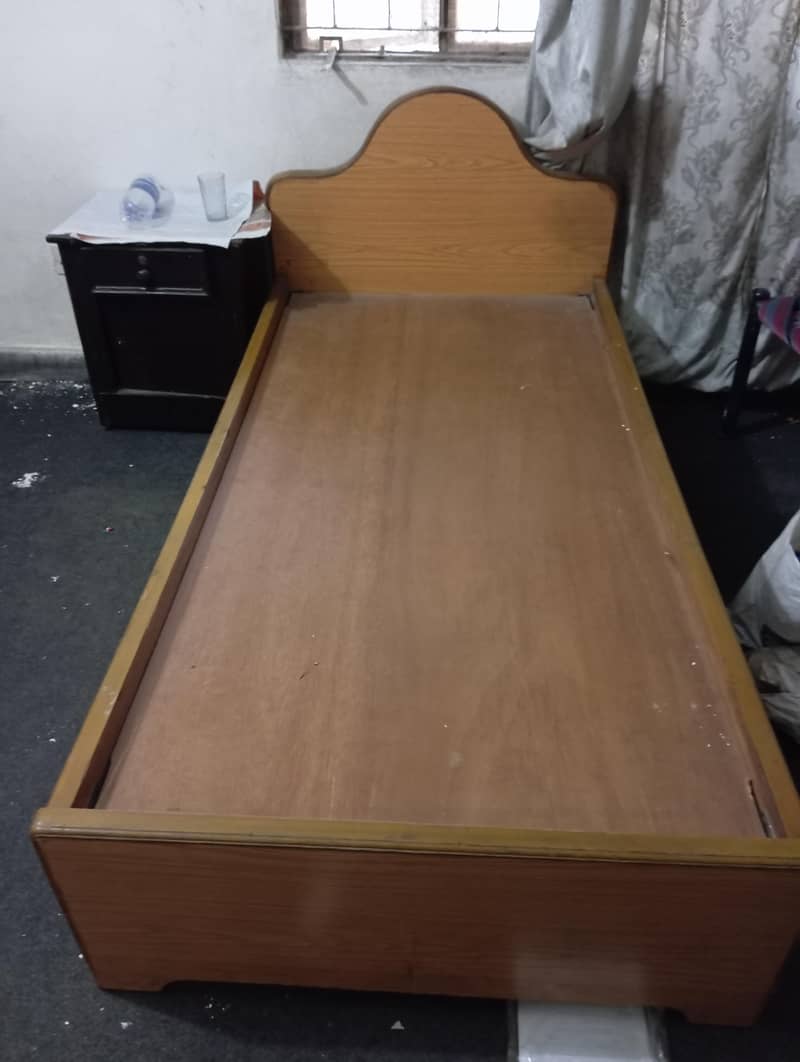 BEd with side table 1
