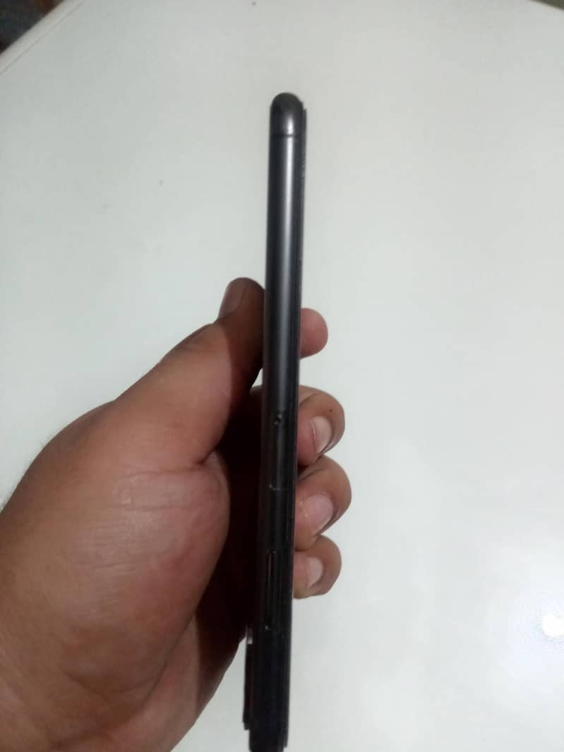 Apple iPhone XS Max 3