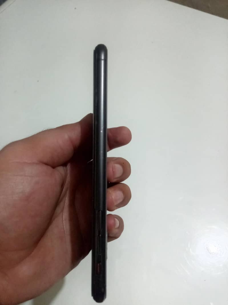 Apple iPhone XS Max 4