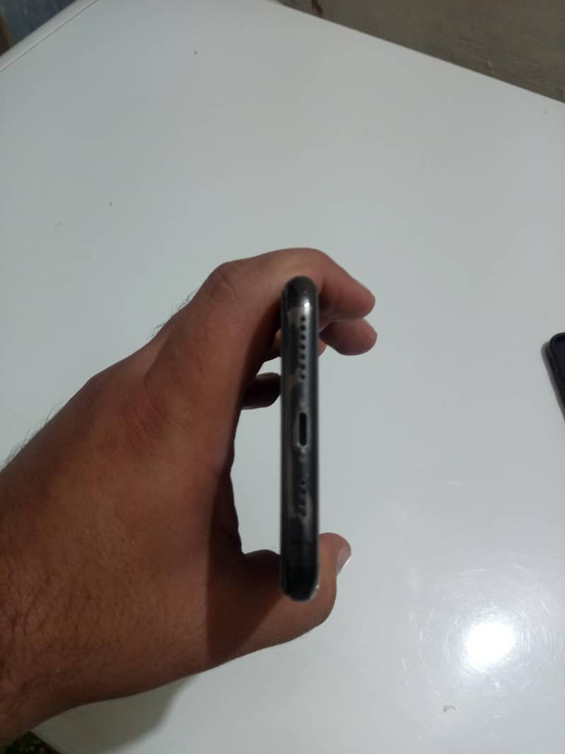 Apple iPhone XS Max 5