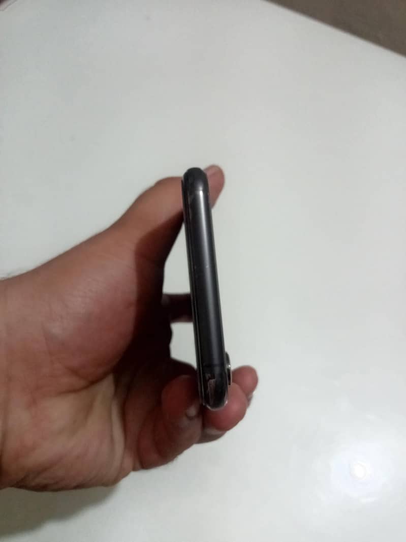 Apple iPhone XS Max 7