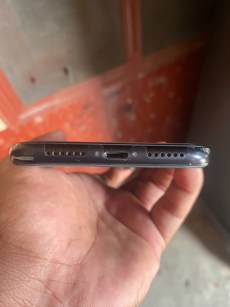 Apple iPhone XR 4