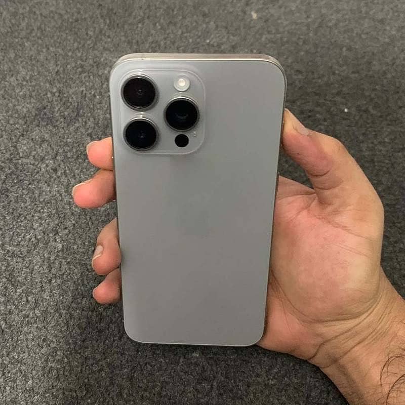 Apple iPhone 15 Pro Max 1
