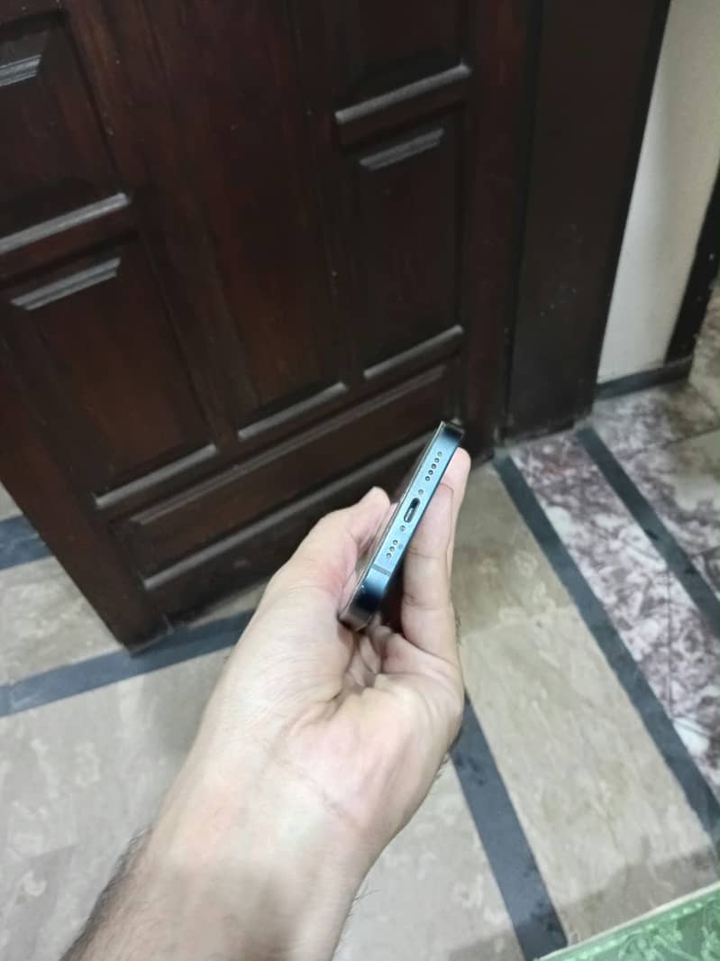 Apple iPhone 13 1