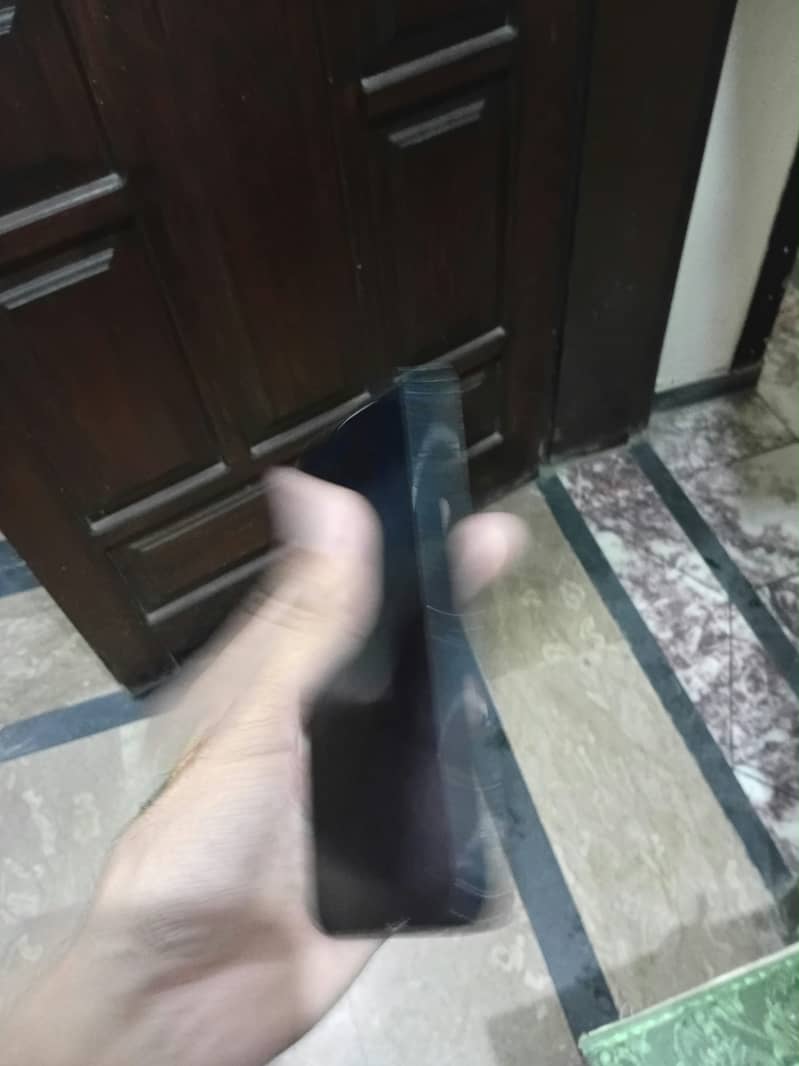 Apple iPhone 13 2