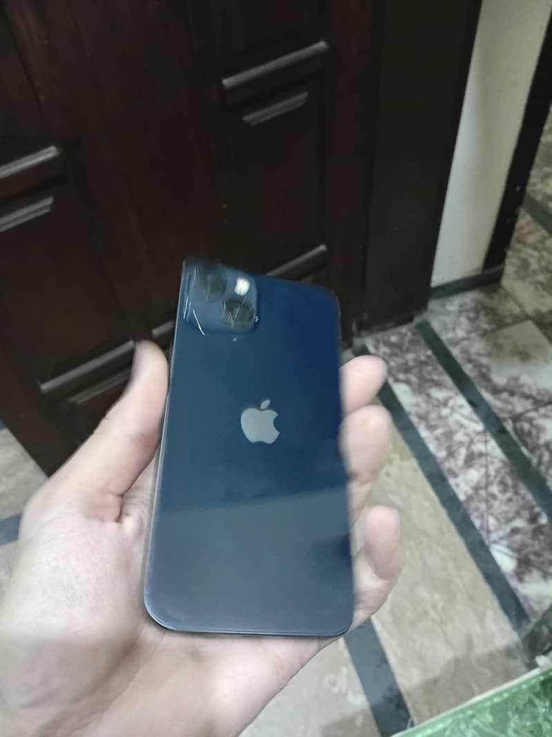 Apple iPhone 13 5