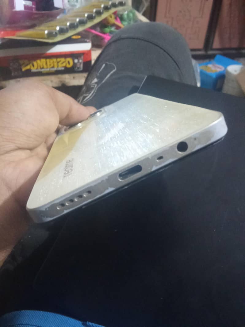 Realme C53 4