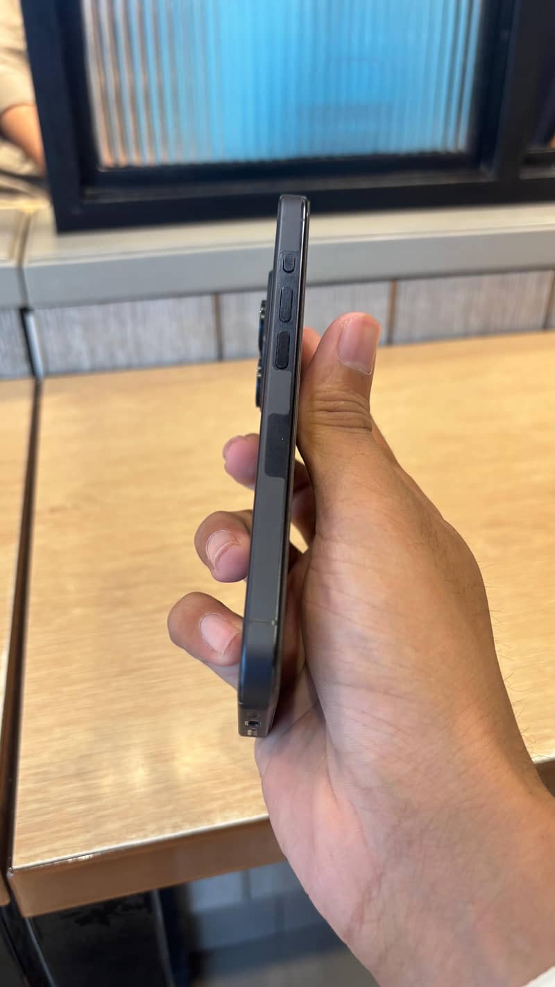 Apple iPhone 15 Pro 4