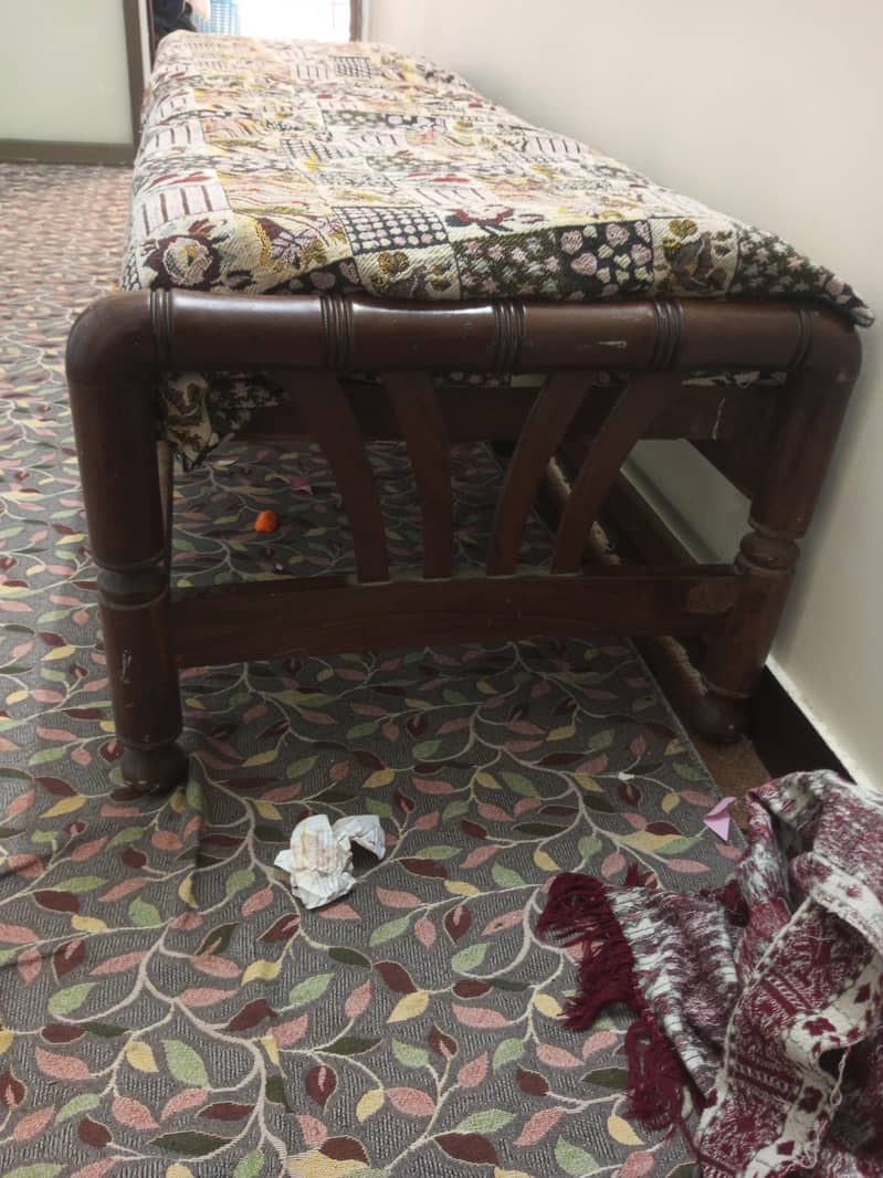 wood Settee 0
