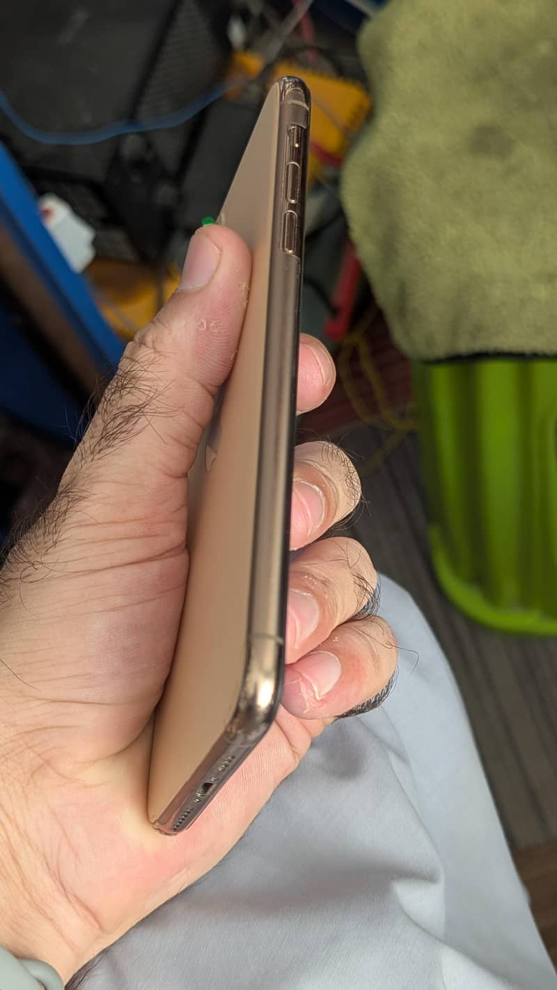 Apple iPhone 11 Pro Max 1