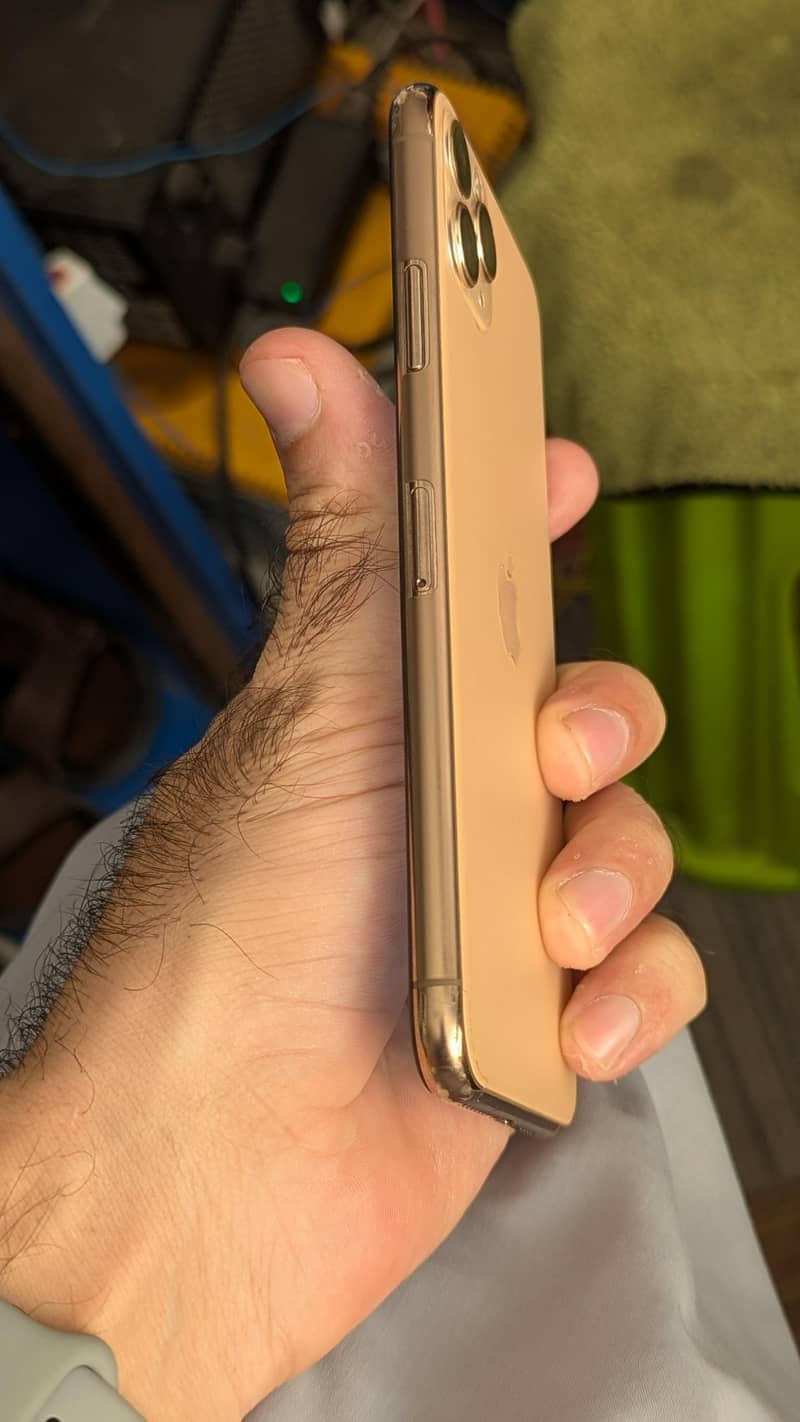Apple iPhone 11 Pro Max 2