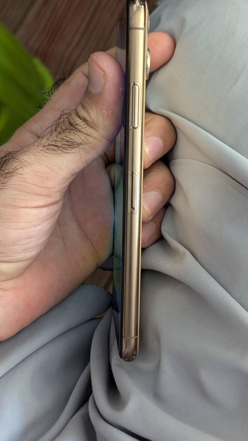 Apple iPhone 11 Pro Max 6