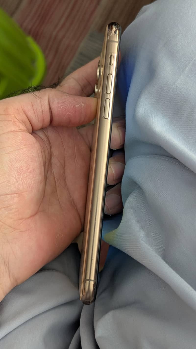 Apple iPhone 11 Pro Max 10