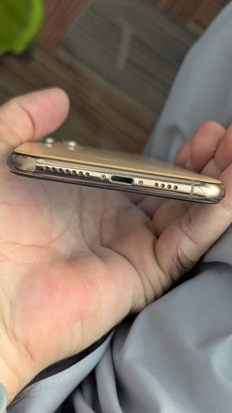 Apple iPhone 11 Pro Max 12