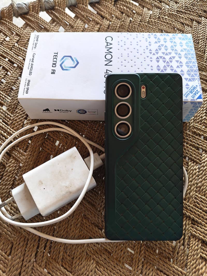 Tecno CAMON 40 Pro 0