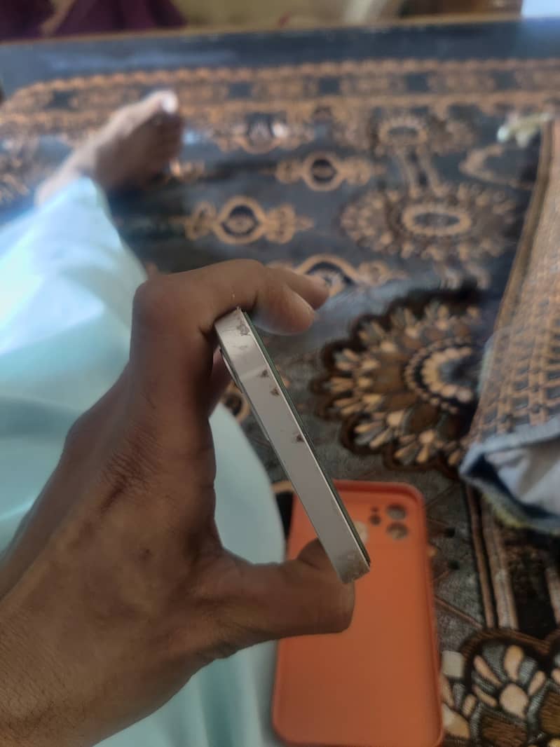 Apple iPhone 12 3