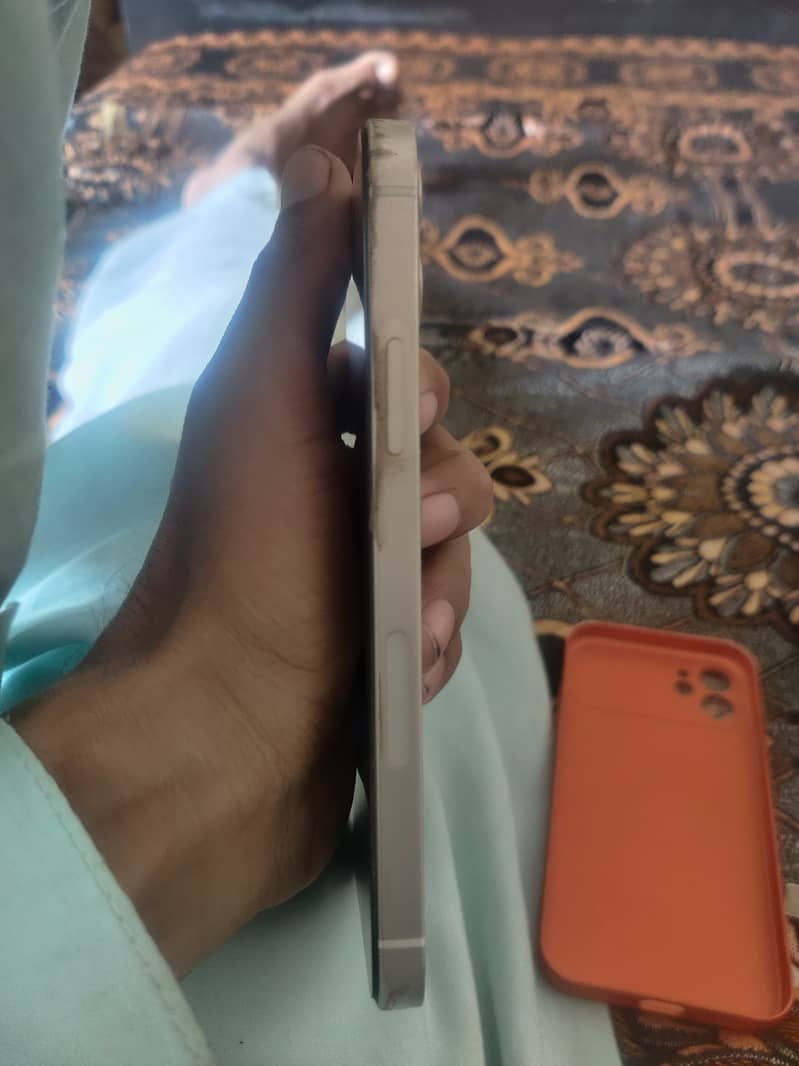 Apple iPhone 12 6