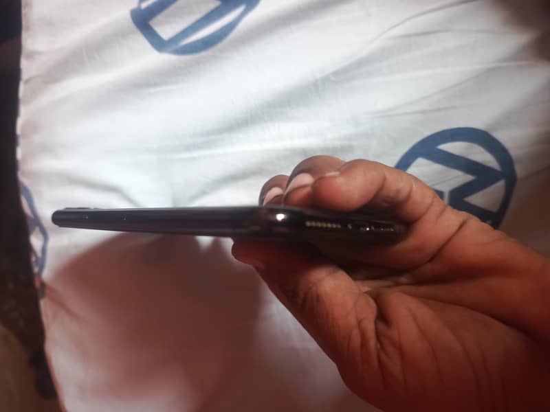 Apple iPhone 11 Pro Max 2