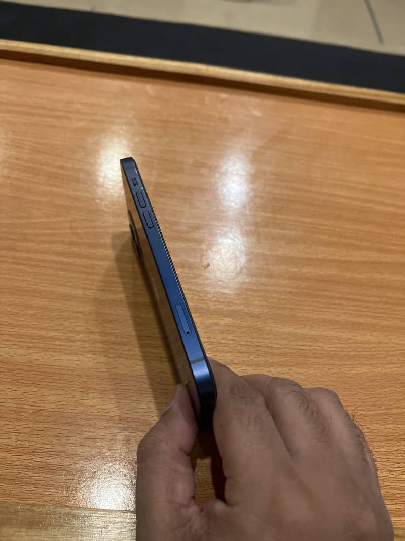 Apple iPhone 12 1