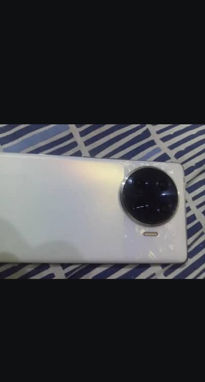 Tecno spark 20 pro plus  edge display
