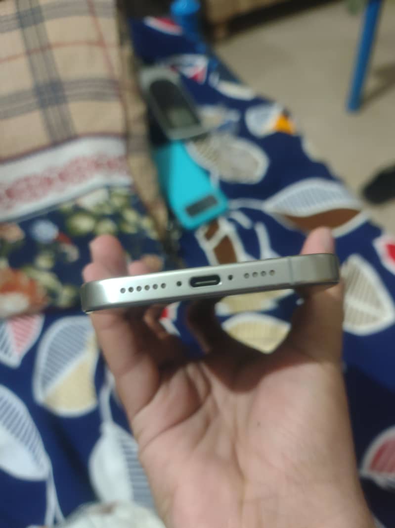 Apple iPhone 15 Pro Max 2