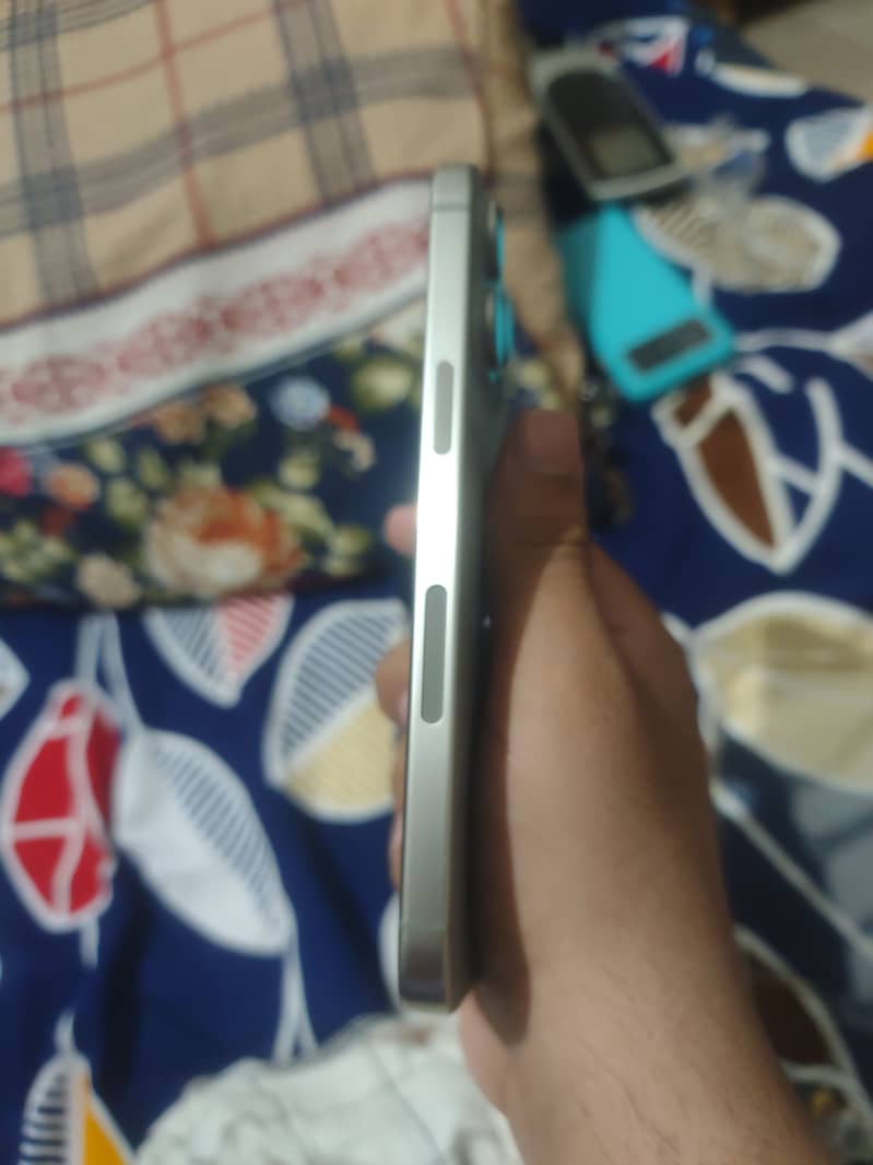 Apple iPhone 15 Pro Max 8