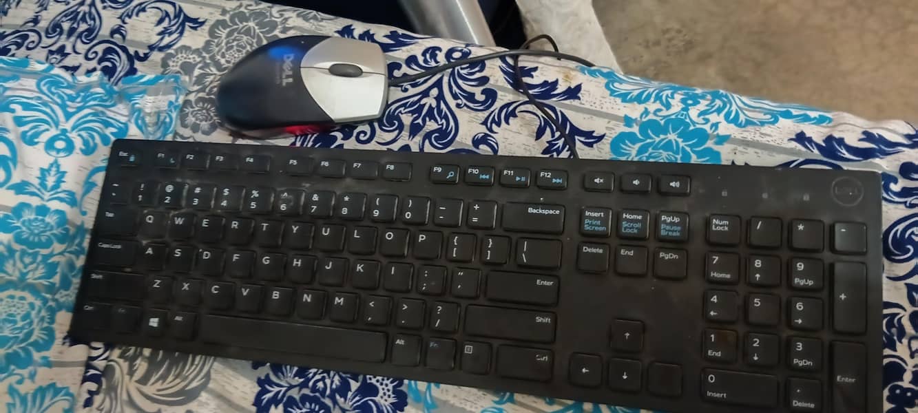 Hp Desktop Computer with lcd keyboard mouse 2