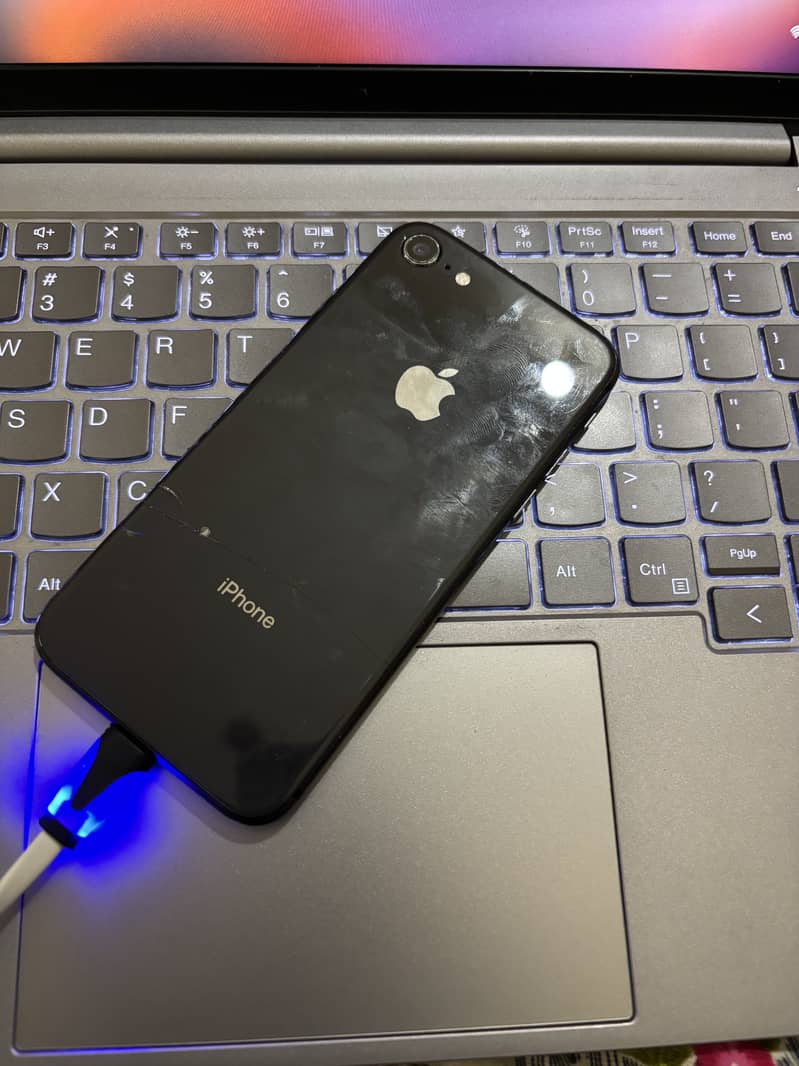 Apple iPhone 8 1