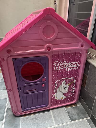 Unicorn doll house
