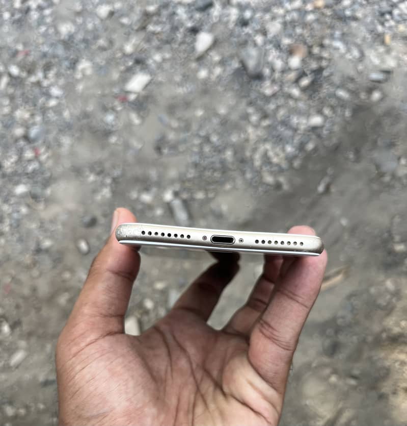 Apple iPhone 7 Plus 1