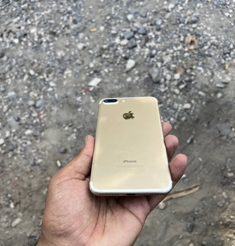 Apple iPhone 7 Plus 6