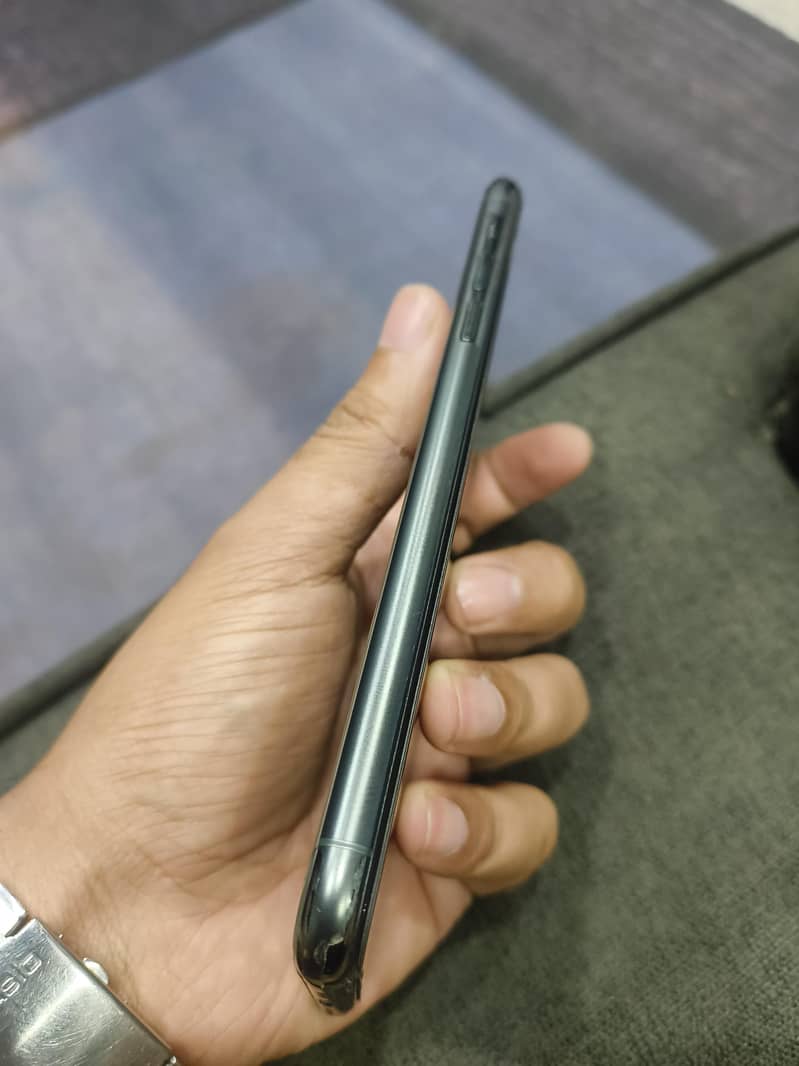 Apple iPhone 11 Pro Max 2