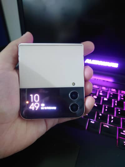 Samsung Mobile Z Flip 4 ( Panel Dead ) else 10/10