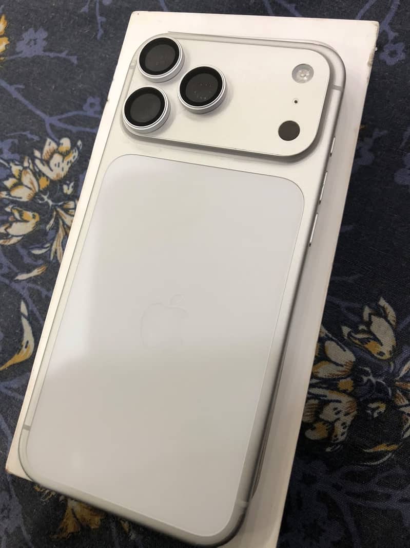 17 pro max silver new condition 0
