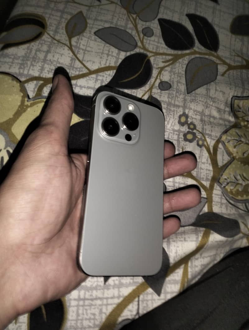 Apple iPhone 15 Pro 0