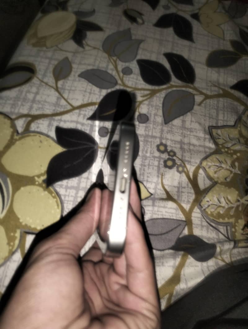 Apple iPhone 15 Pro 2