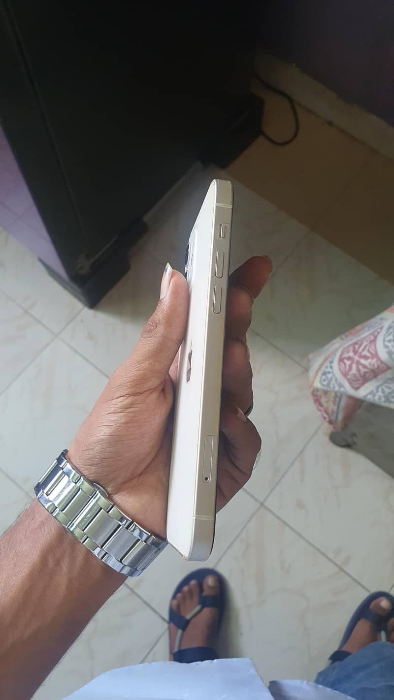 Apple iPhone 12 3