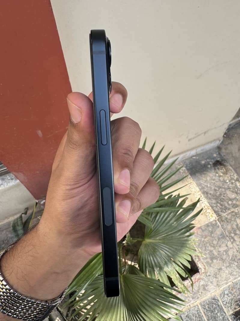 Apple iPhone 13 2